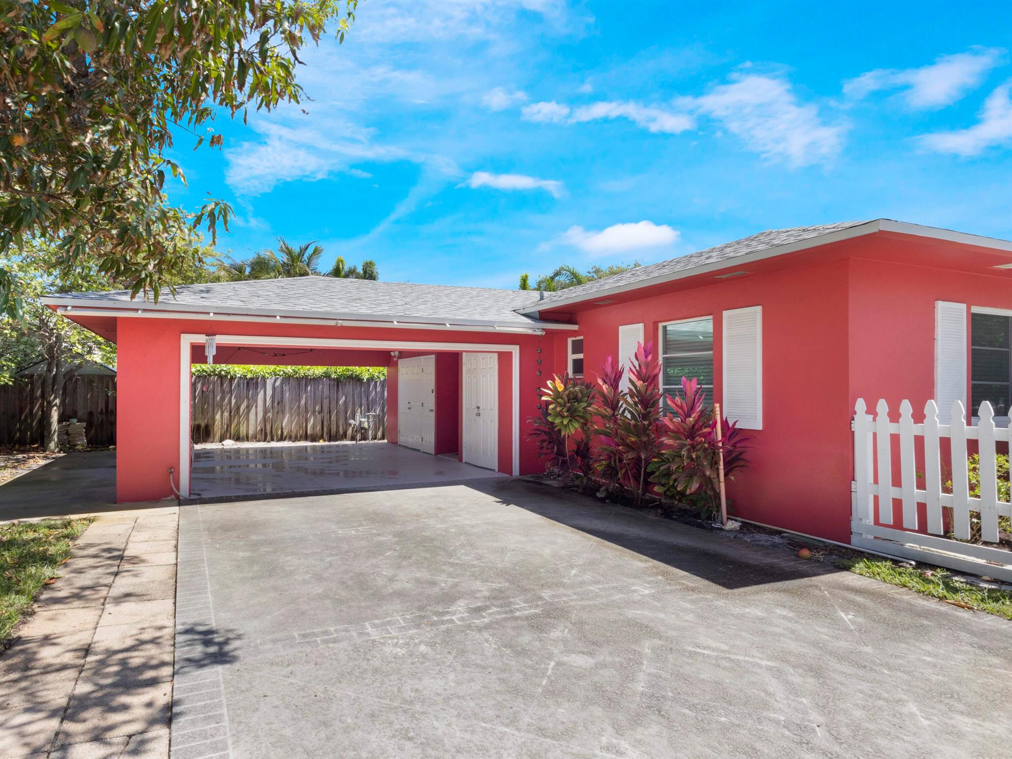 1001 N Lakeside Drive