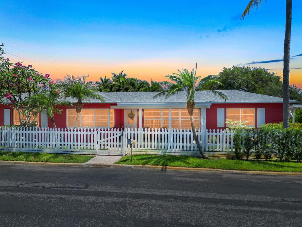 Photo of 1001 N Lakeside Drive, Lake Worth Beach, FL 33460 (MLS # R11091021)