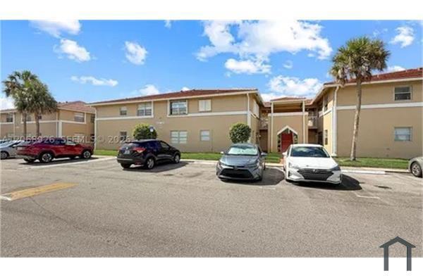 Photo of 819 TWIN LAKES Drive #31-C, Coral Springs, FL 33071 (MLS # B26078954)