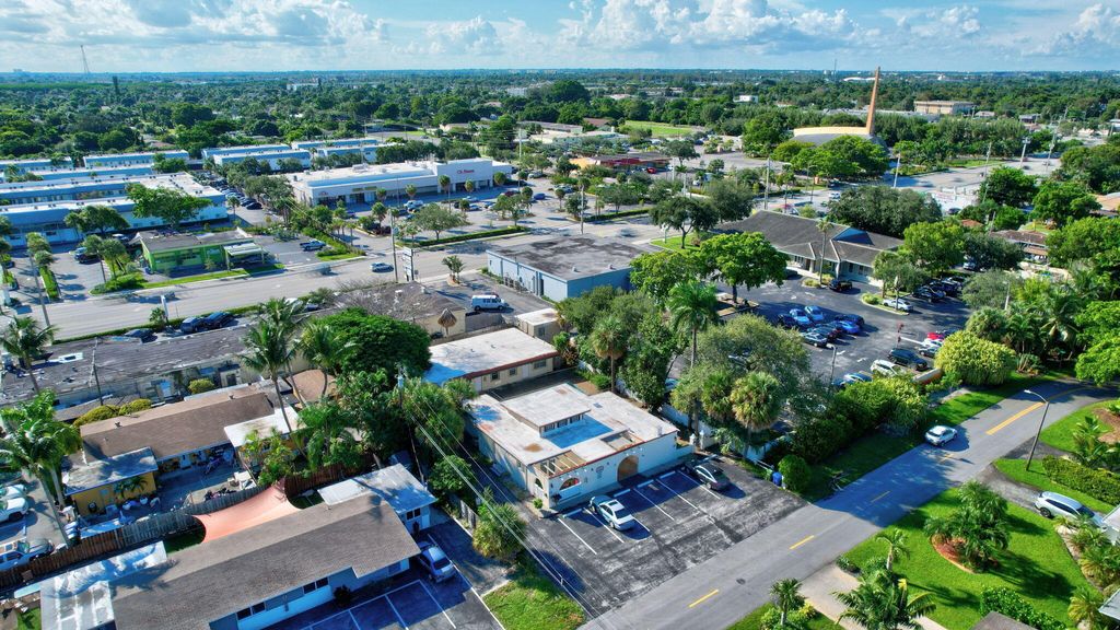 Photo of 2731 NE 1st Terrace #B, Wilton Manors, FL 33334 (MLS # B26023665)