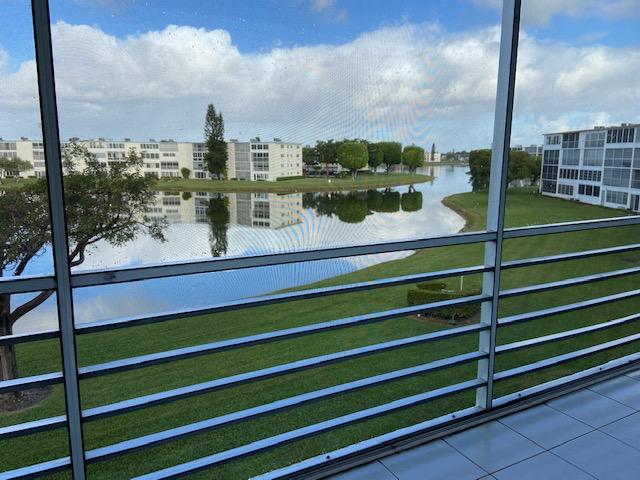 CENTURY VILLAGE CONDO - Residential Lease