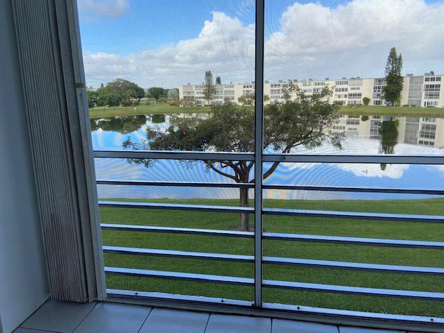 CENTURY VILLAGE CONDO - Residential Lease