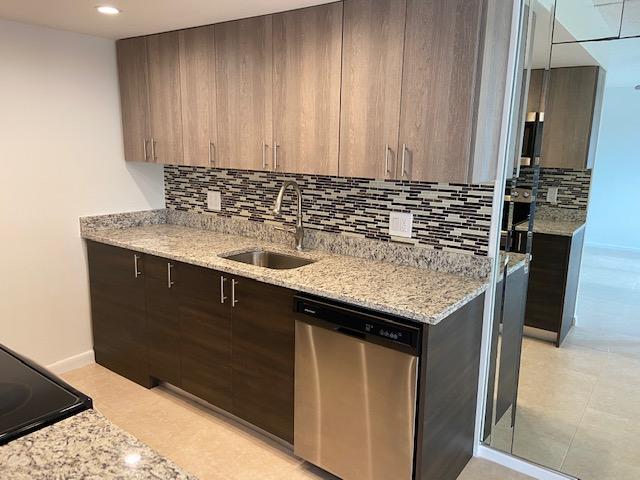 CENTURY VILLAGE CONDO - Residential Lease