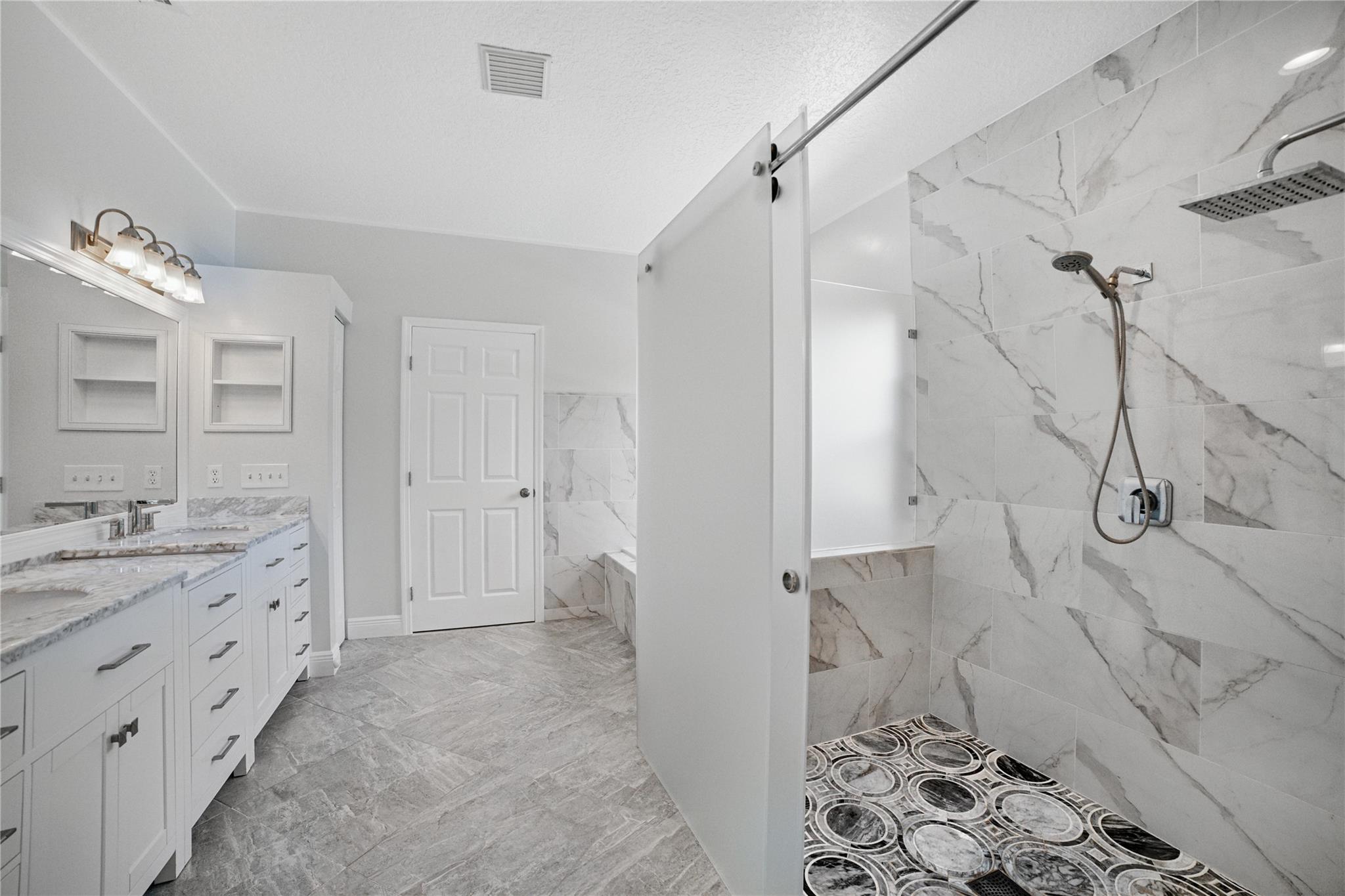 13105 Raymond Dr