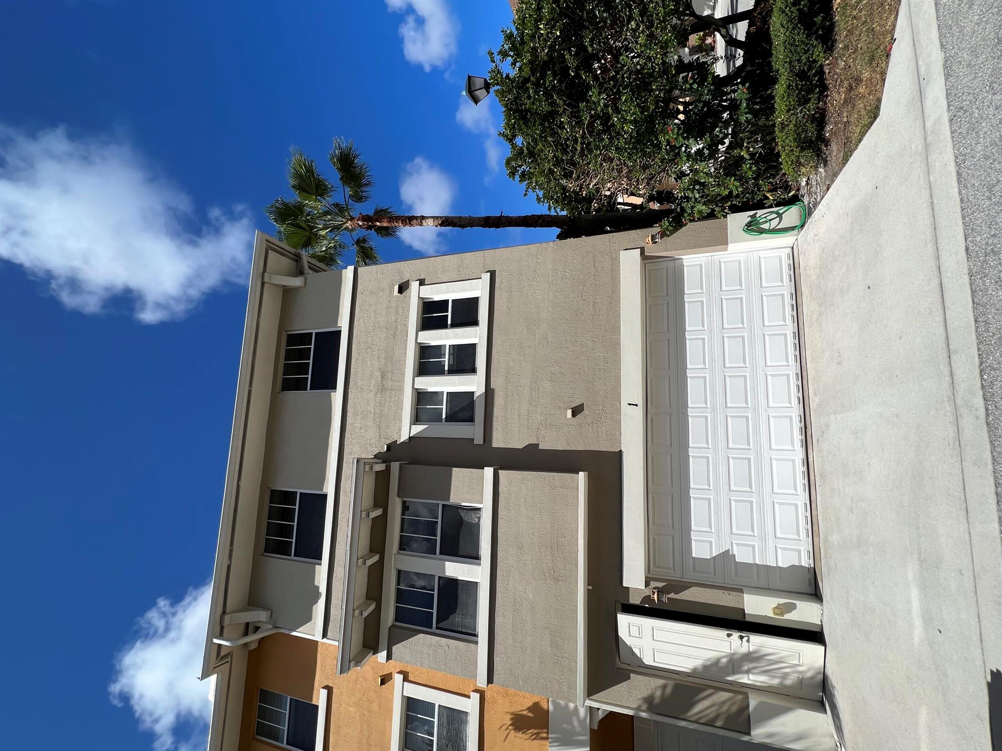 Very nice unit open and spacious feel. Great community centrally located just minutes from PBA,, Rosemary Square and Downtown WPB. Manned gate, pool gym, business center, resort style living at it's finest!! Cable water and internet included in the rent.