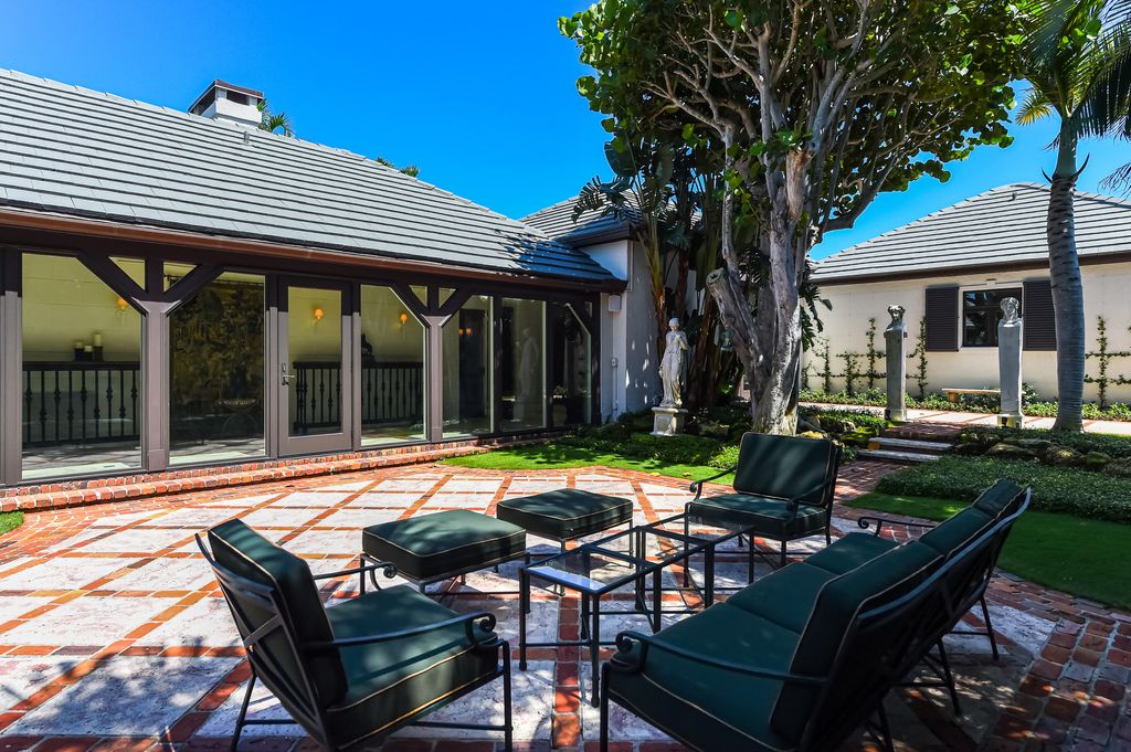 Photo of 118 Seaview Avenue, Palm Beach, FL 33480 (MLS # R11106446)