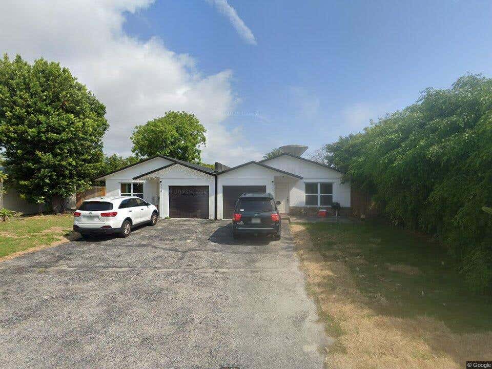 Photo of 313 SE 21ST Avenue, Boynton Beach, FL 33435 (MLS # B26064903)
