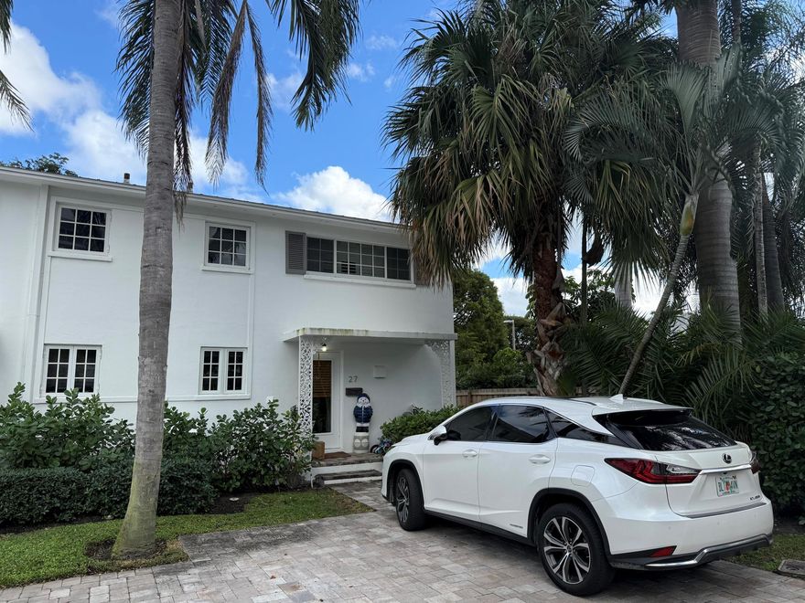 Nicely Renovated Townhome in the heart of Delray Beach. Fantastic location just 1/2 block from Atlantic Ave and 3 blocks to the most beautiful public beach.