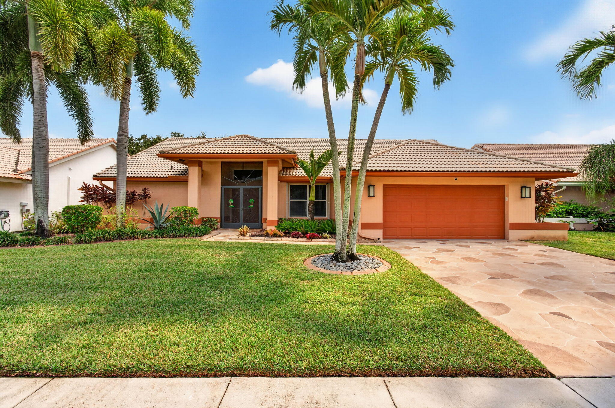 Properties 6417 BLUE BAY Circle
