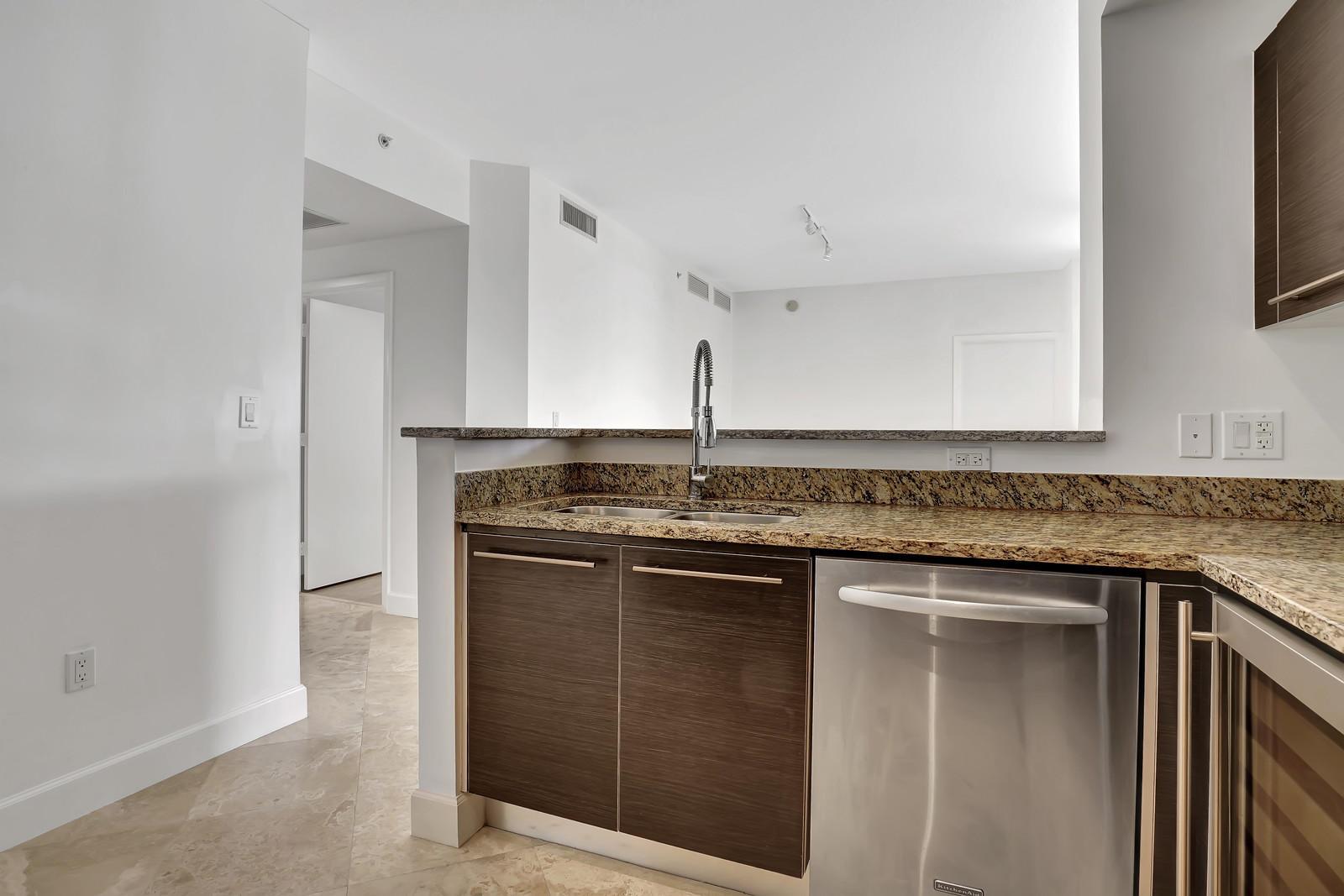 CITYPLACE SOUTH TOWER CON - Residential Lease