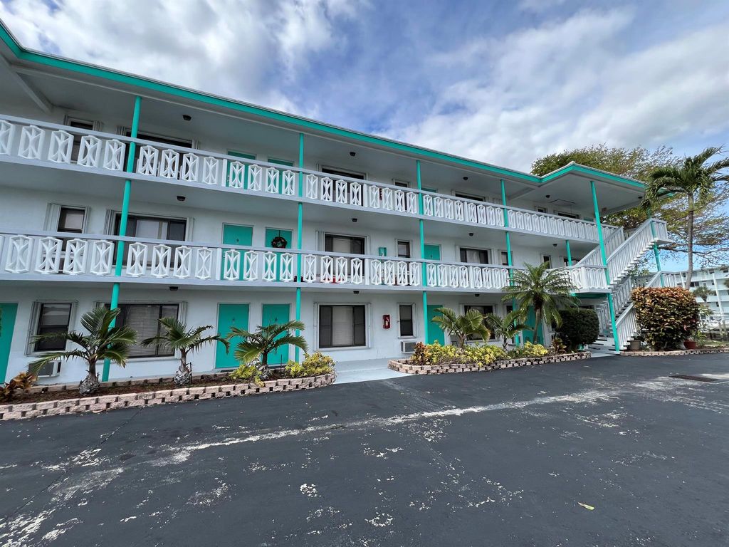 Photo of 131 Shore Court #C2, North Palm Beach, FL 33408 (MLS # R11115956)