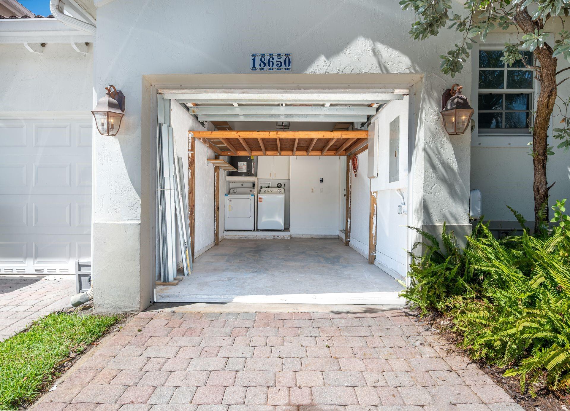 GRAND KEY _ Sunset Lakes - Residential Lease