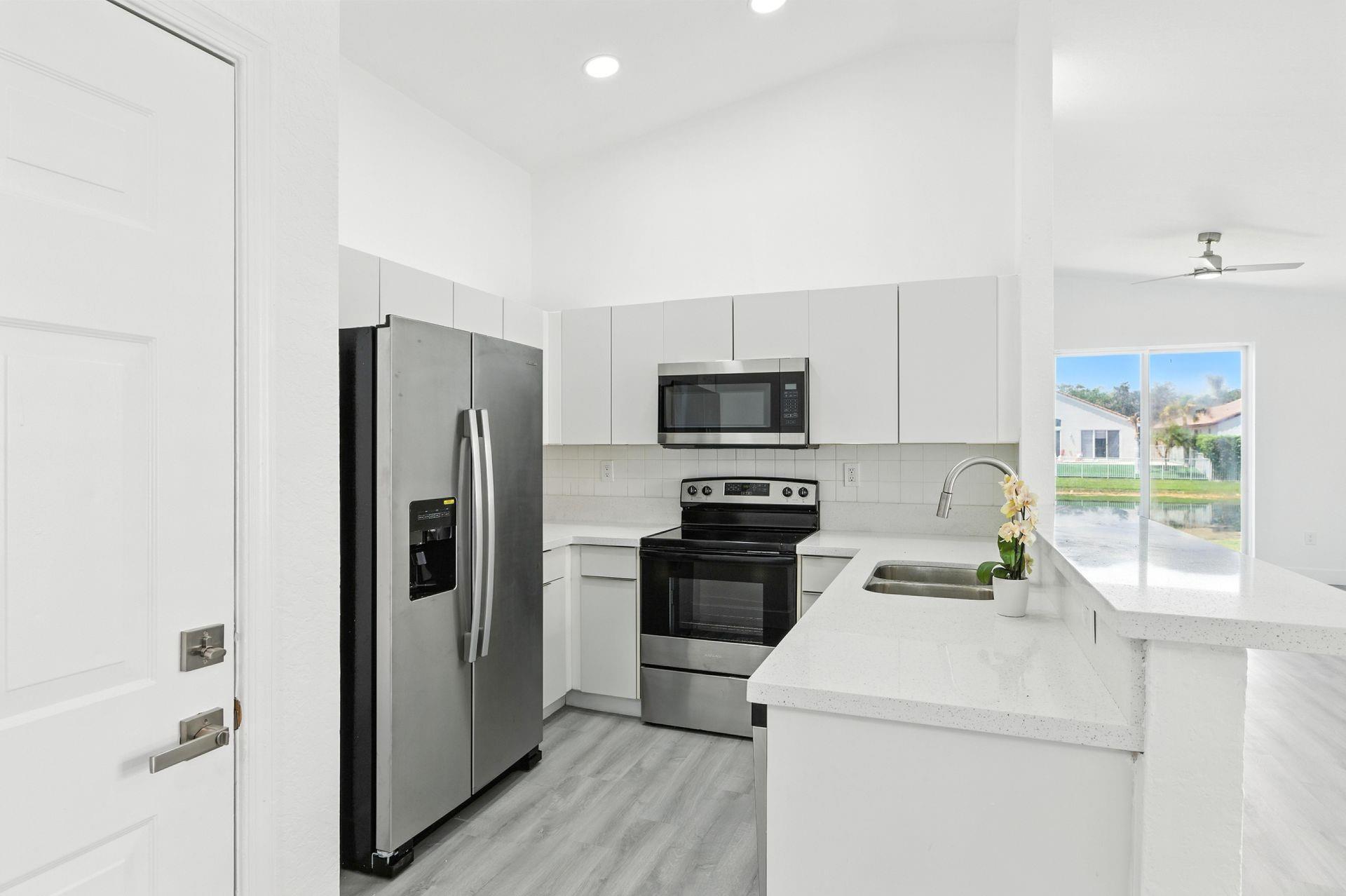 GRAND KEY _ Sunset Lakes - Residential Lease