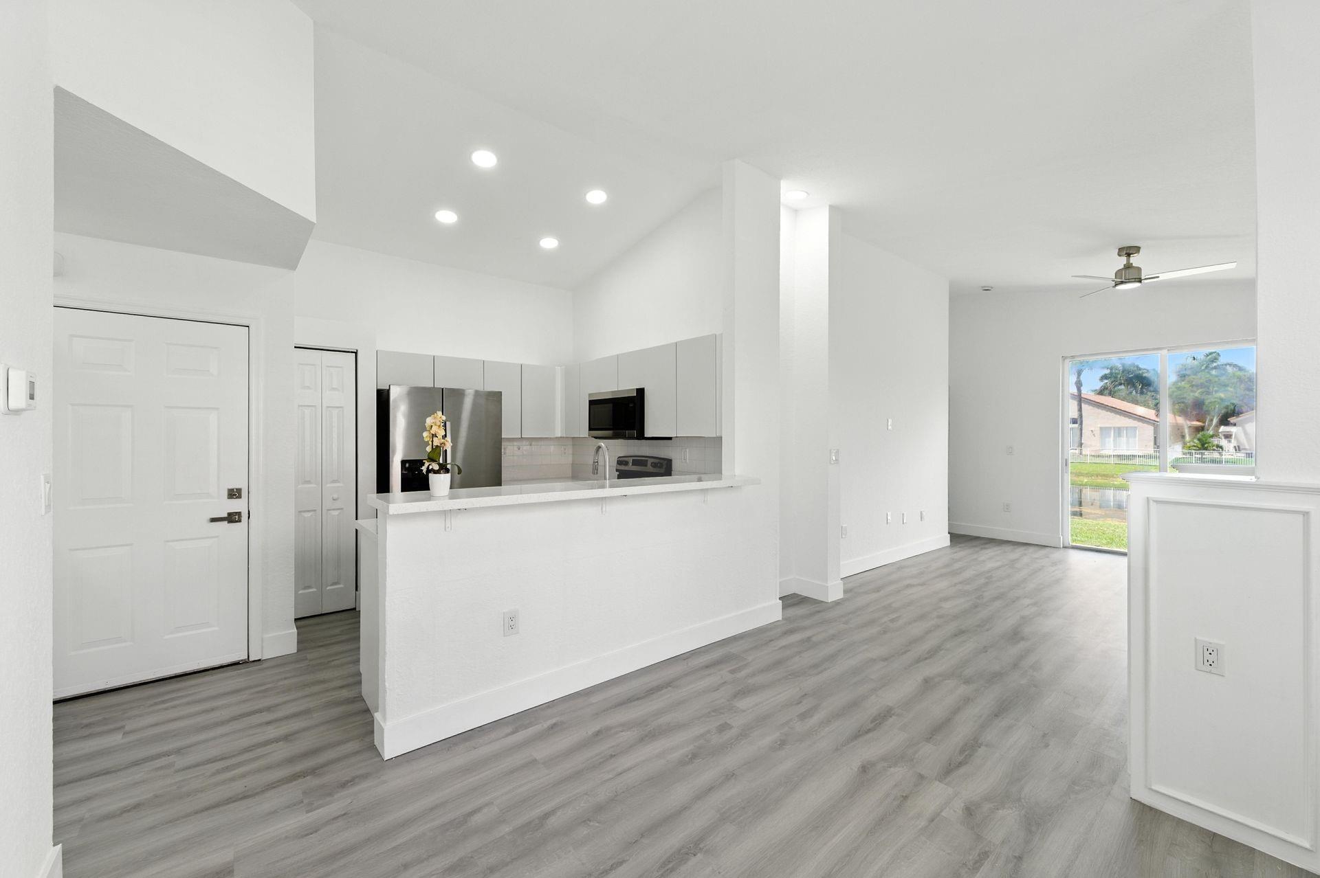 GRAND KEY _ Sunset Lakes - Residential Lease