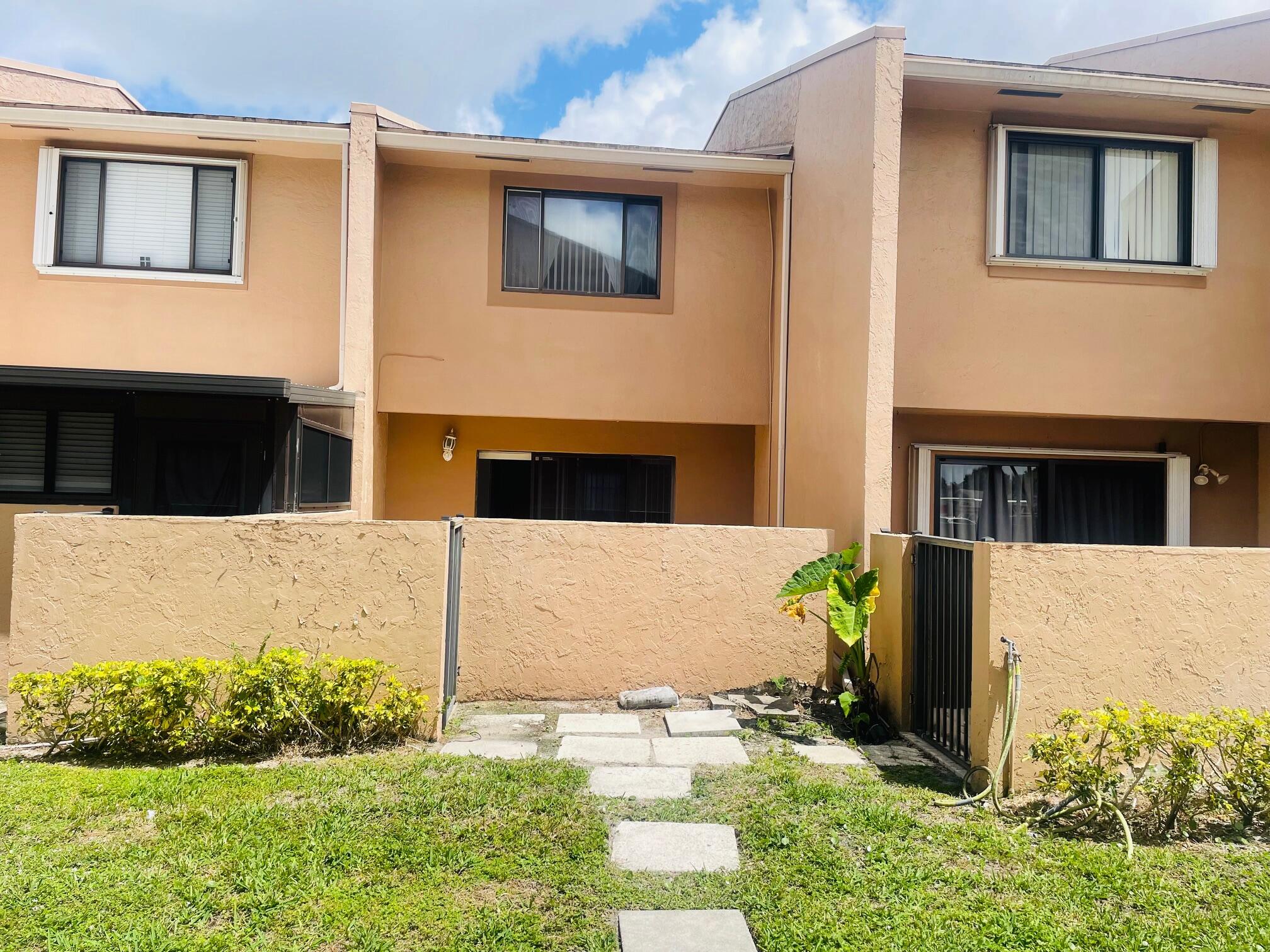 ROYAL VILLAGE TOWNHOUSES COND - Residential