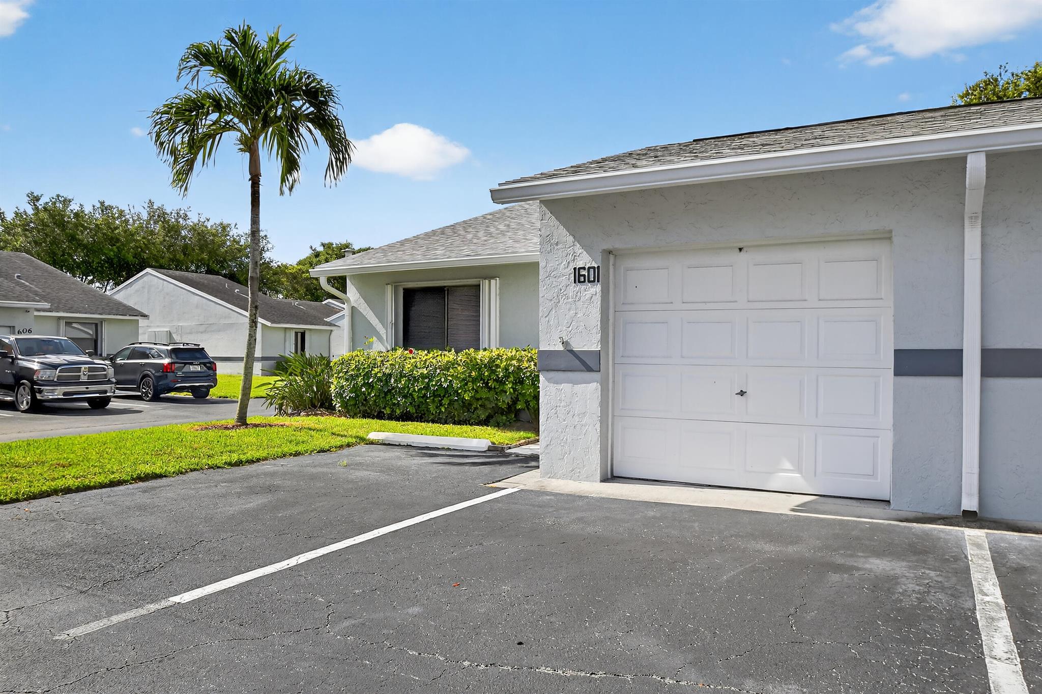 2640 Gately Drive W 1601, West Palm Beach, FL, 33415/$390,000 1 2640 Gately Drive W 1601
