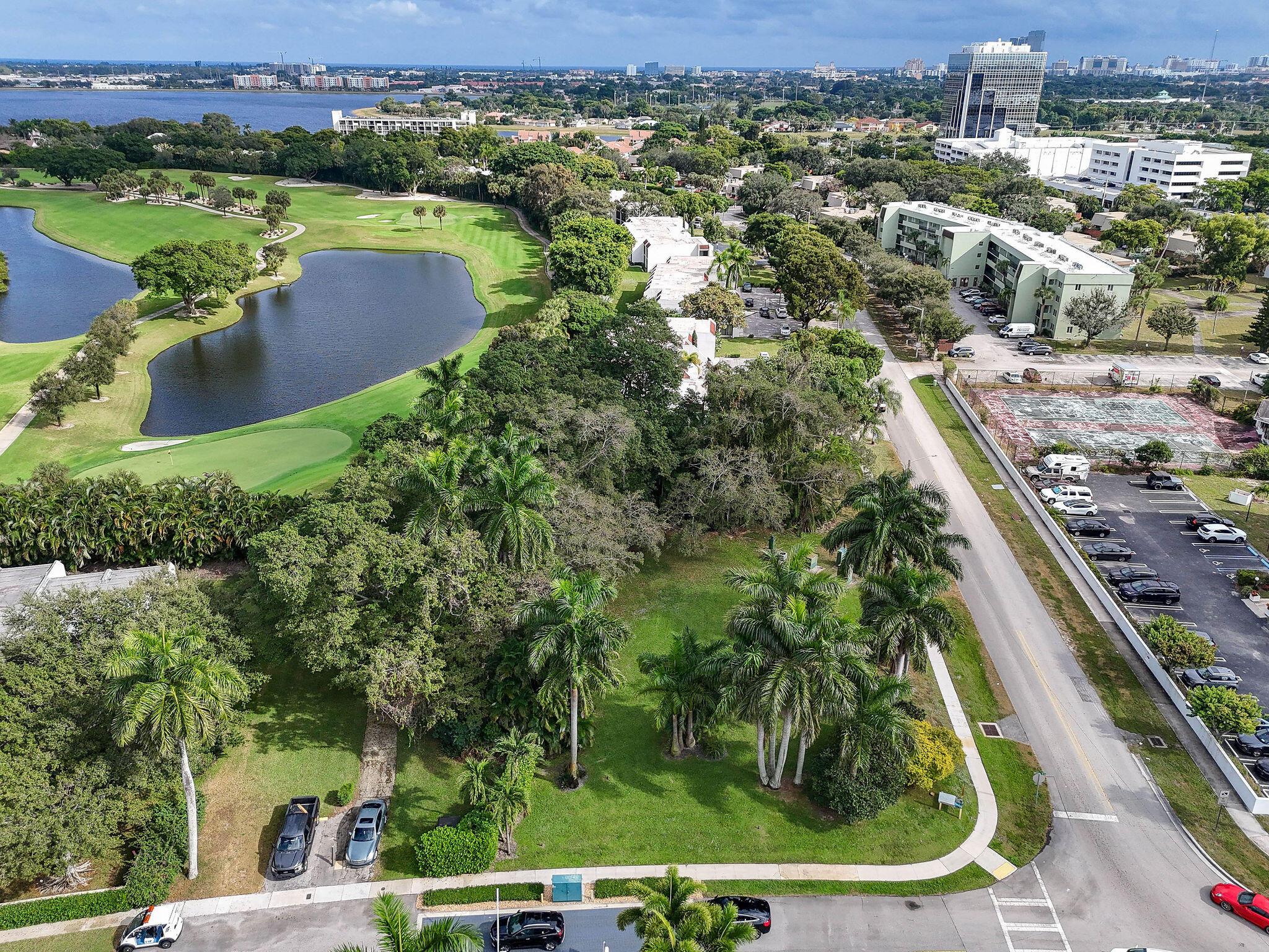 PRESIDENT COUNTRY CLUB 1 - Land