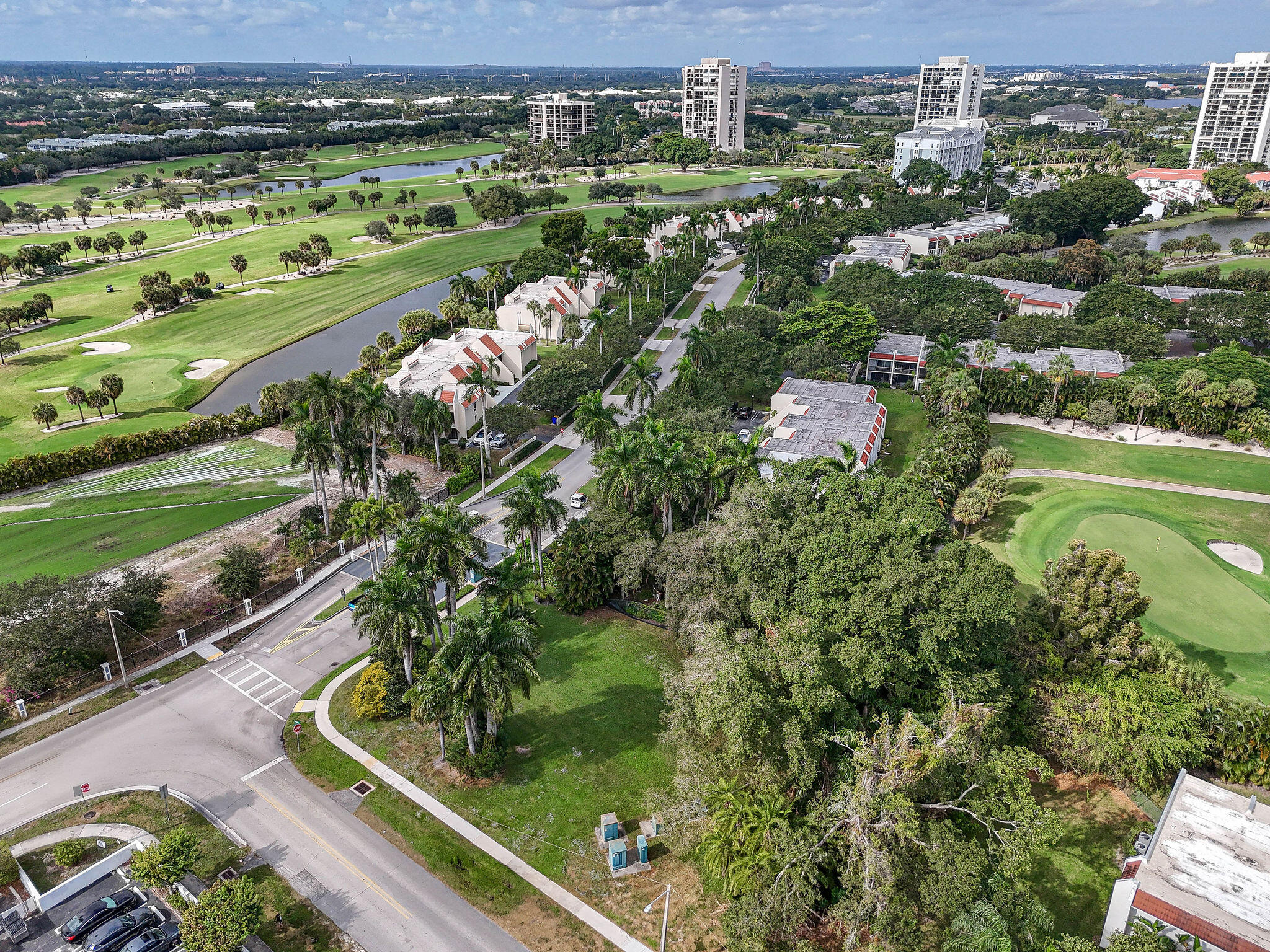 PRESIDENT COUNTRY CLUB 1 - Land