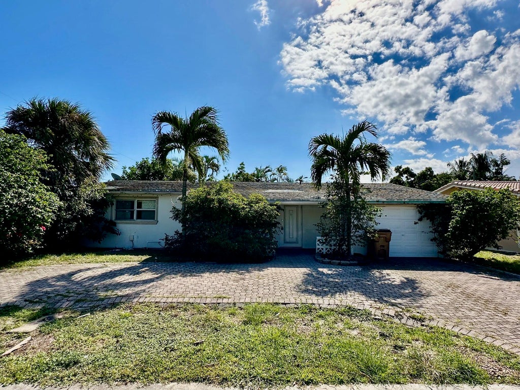 Photo of 308 SE 12th Avenue, Deerfield Beach, FL 33441 (MLS # B26075110)