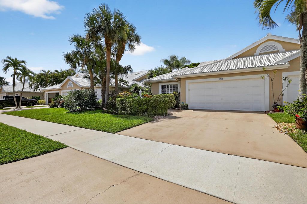 Photo of 6118 Greenspointe Drive, Boynton Beach, FL 33437 (MLS # R11107776)