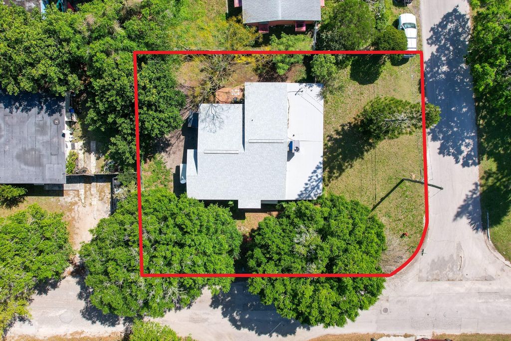 Photo of 1405 Boston Avenue, Fort Pierce, FL 34950 (MLS # R10968489)