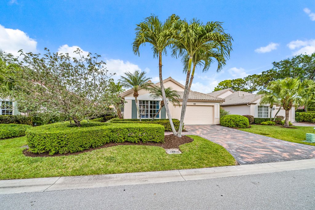 Photo of 942 Augusta Pointe Drive, Palm Beach Gardens, FL 33418 (MLS # R10783208)