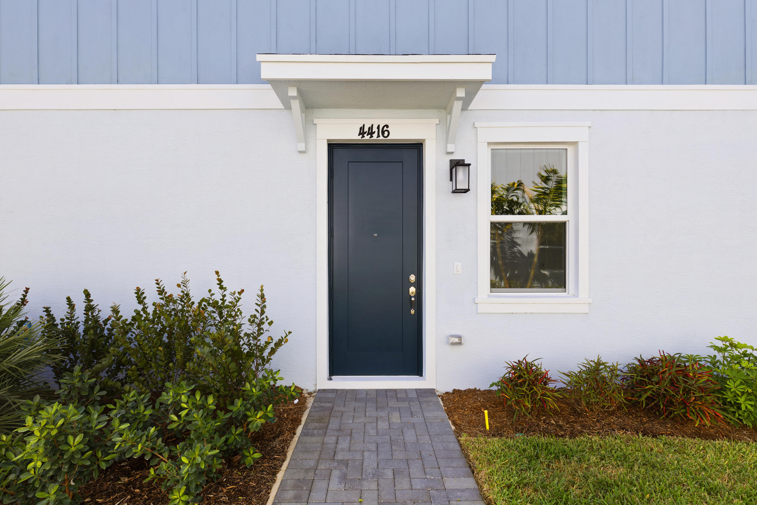 4416 Longwood Lk Square