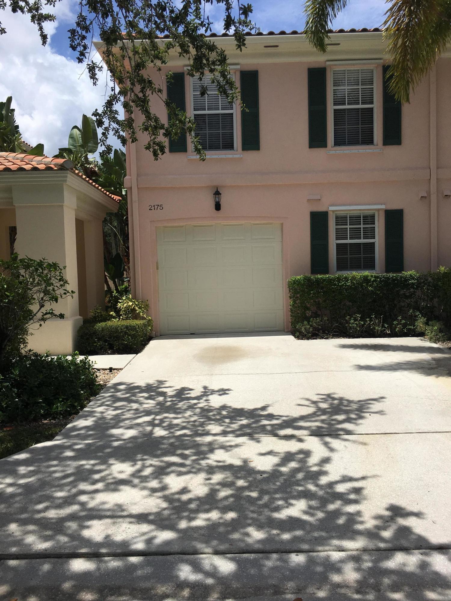 Lovely community with many amenities. 3/2 1 car garage. Close proximity to Town Centre where you can grab lunch, play tennis, swim or stop by the library. River Walk offers luxury resort-style living, without extravagant ''country club'' fees! Play a set of tennis, meet friends for a light lunch, enjoy 12 miles of scenic pedestrian pathways, take a quick swim or enjoy a vigorous work out in the fitness center & swim laps-all for the exclusive use of River Walk residents! The heart of this unique residential community is its Town Center. In addition to its 3 heated pools & a fitness center, the tennis pavilion features eight lighted Har-Tru courts.