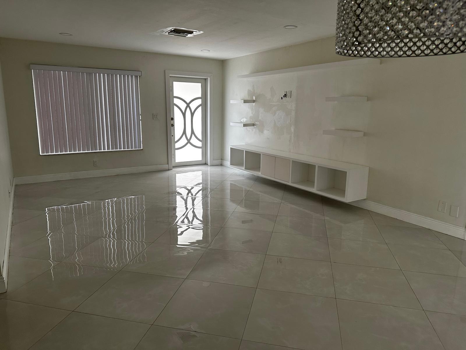 KNOTTY PINE ACRES - Residential