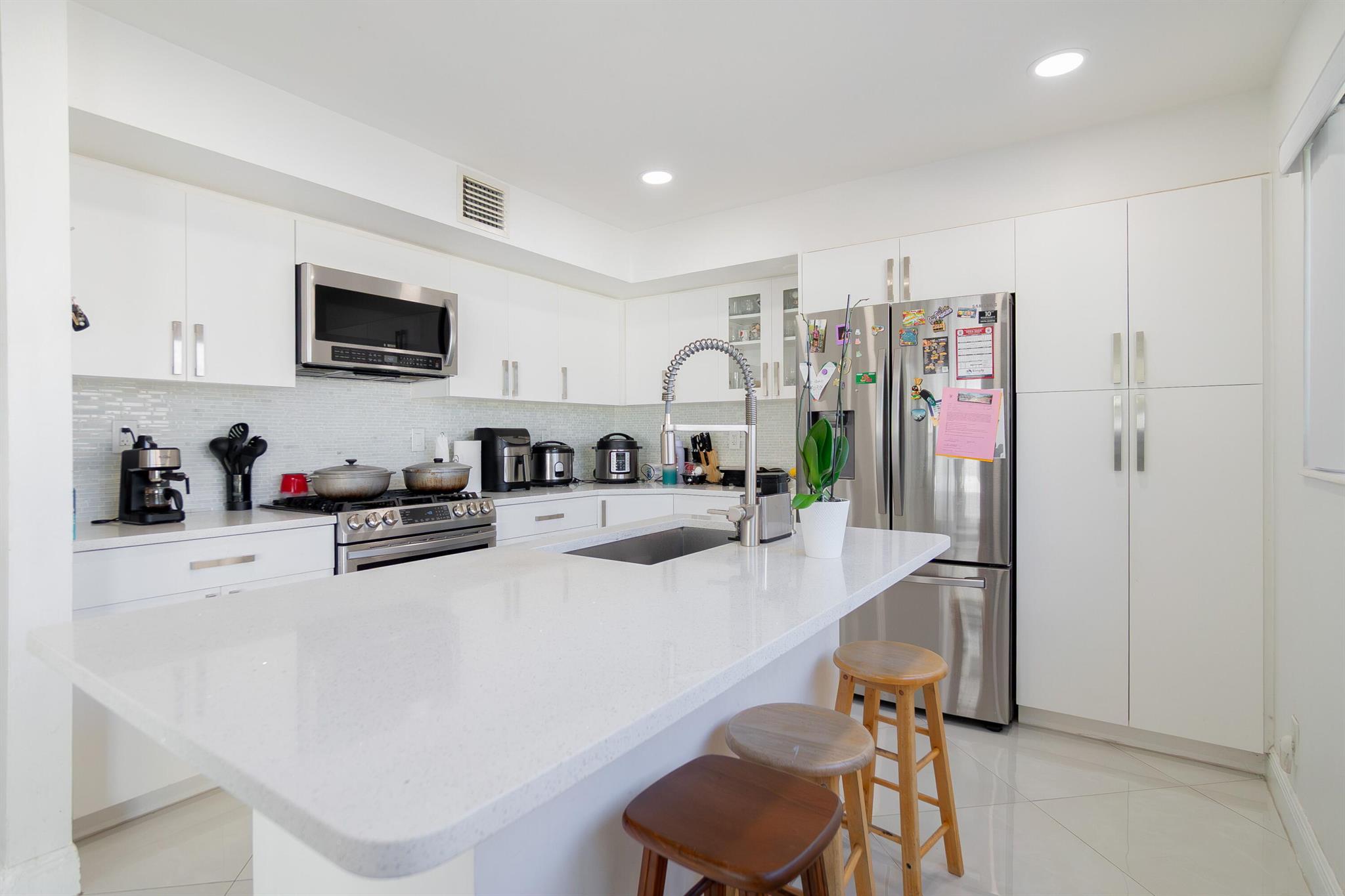 KNOTTY PINE ACRES - Residential