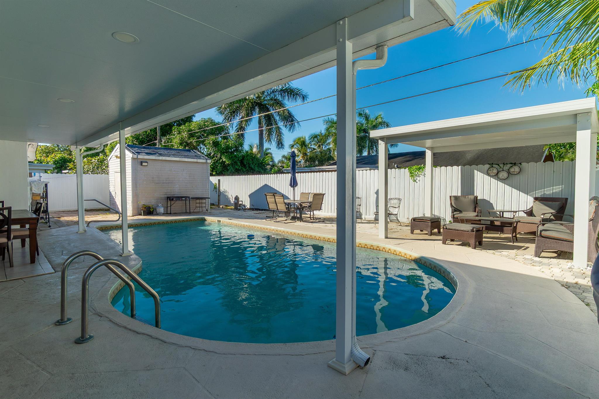 KNOTTY PINE ACRES - Residential