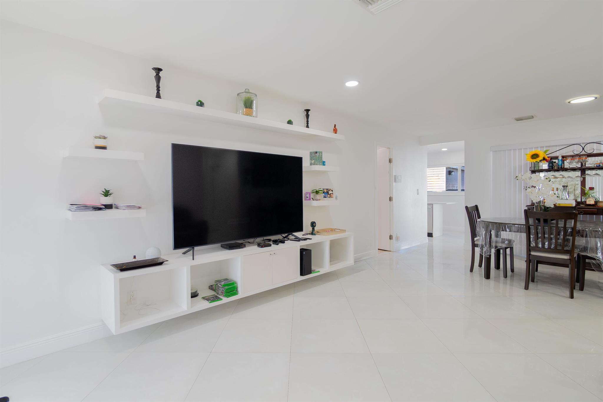 KNOTTY PINE ACRES - Residential