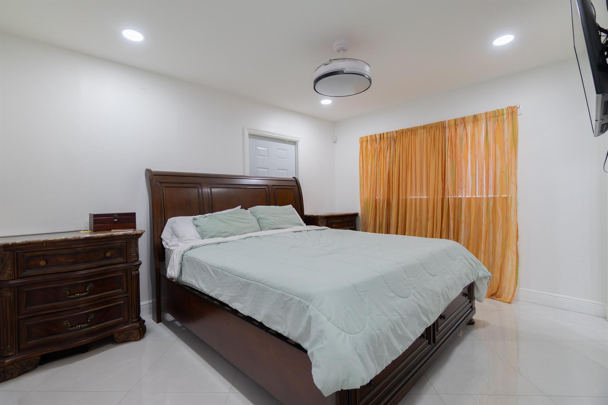 KNOTTY PINE ACRES - Residential