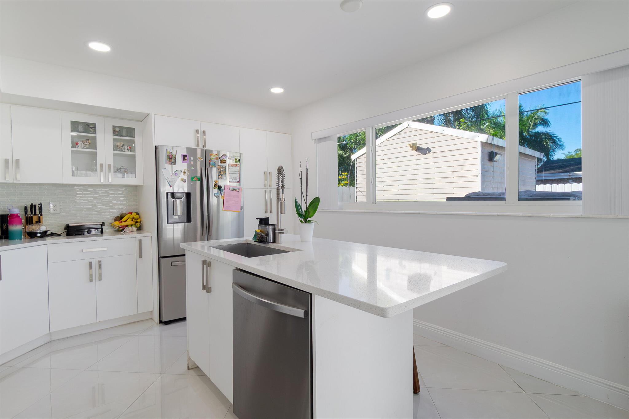 KNOTTY PINE ACRES - Residential