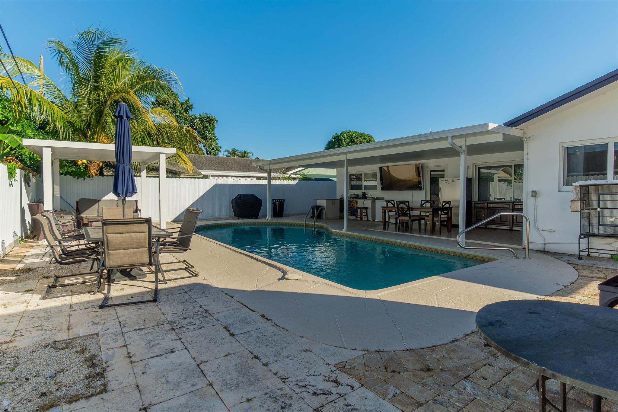 KNOTTY PINE ACRES - Residential