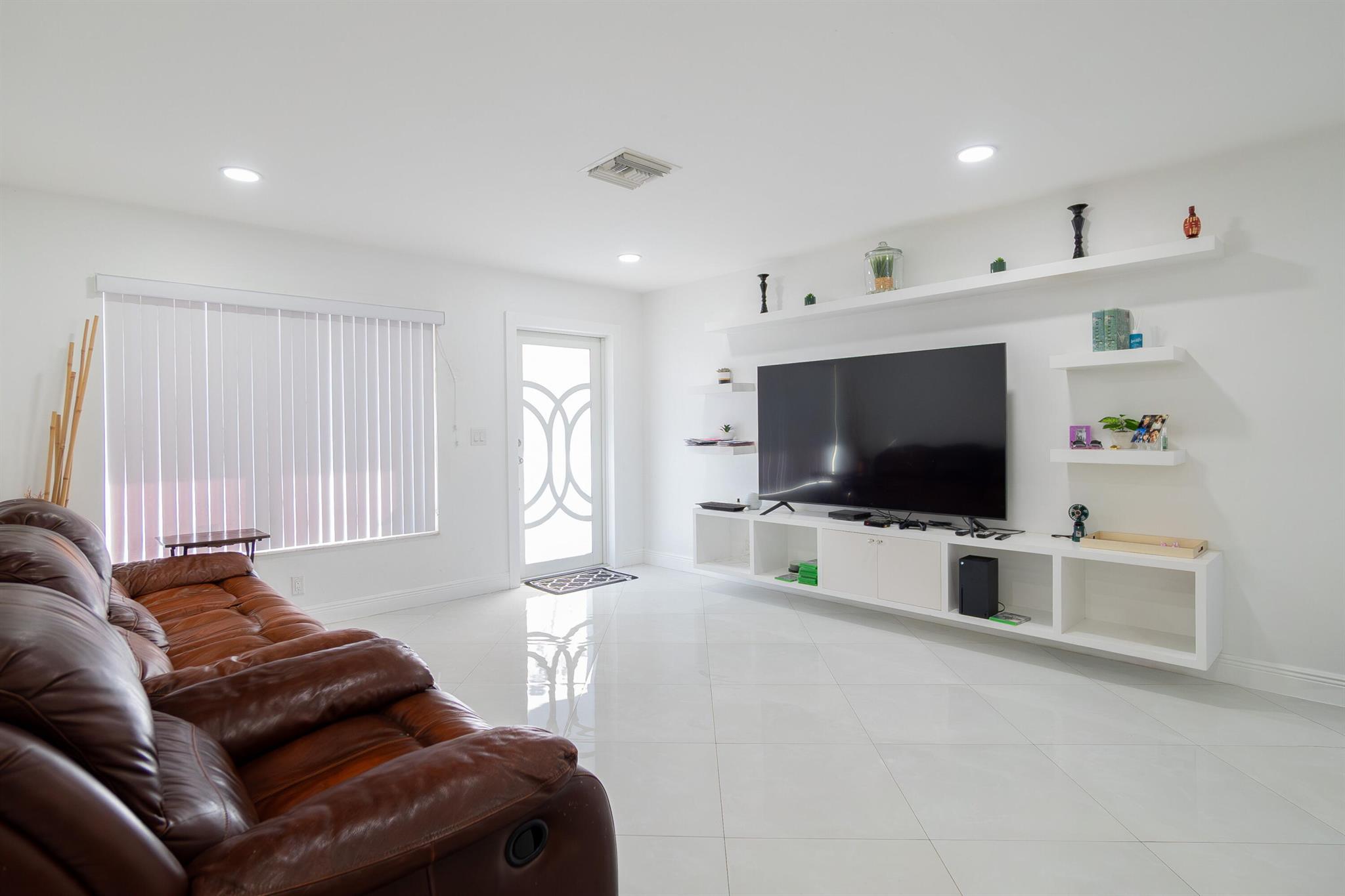 KNOTTY PINE ACRES - Residential