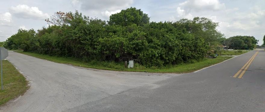 High and dry corner lot with paved road access and close proximity to downtown Okeechobee. Enjoy a convenient location just minutes from Publix, Walmart Supercenter, The Home Depot, and other everyday essentials. In addition to nearby shopping and dining, the property is also minutes from Lake Okeechobee access. Fishing enthusiasts, boaters, and outdoor recreation lovers will appreciate the easy access to one of Florida’s most popular natural destinations.