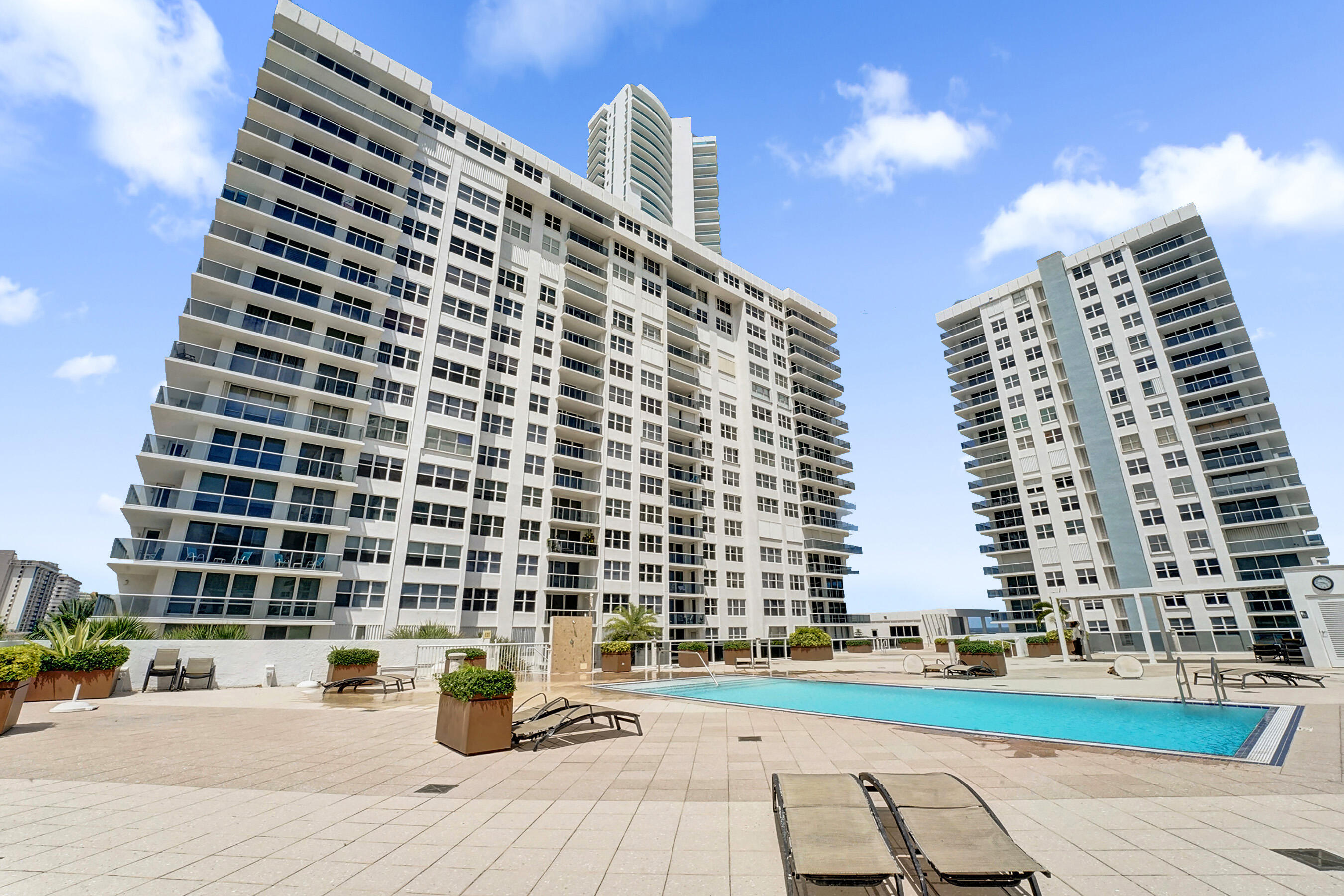 AQUARIUS CONDO - Residential
