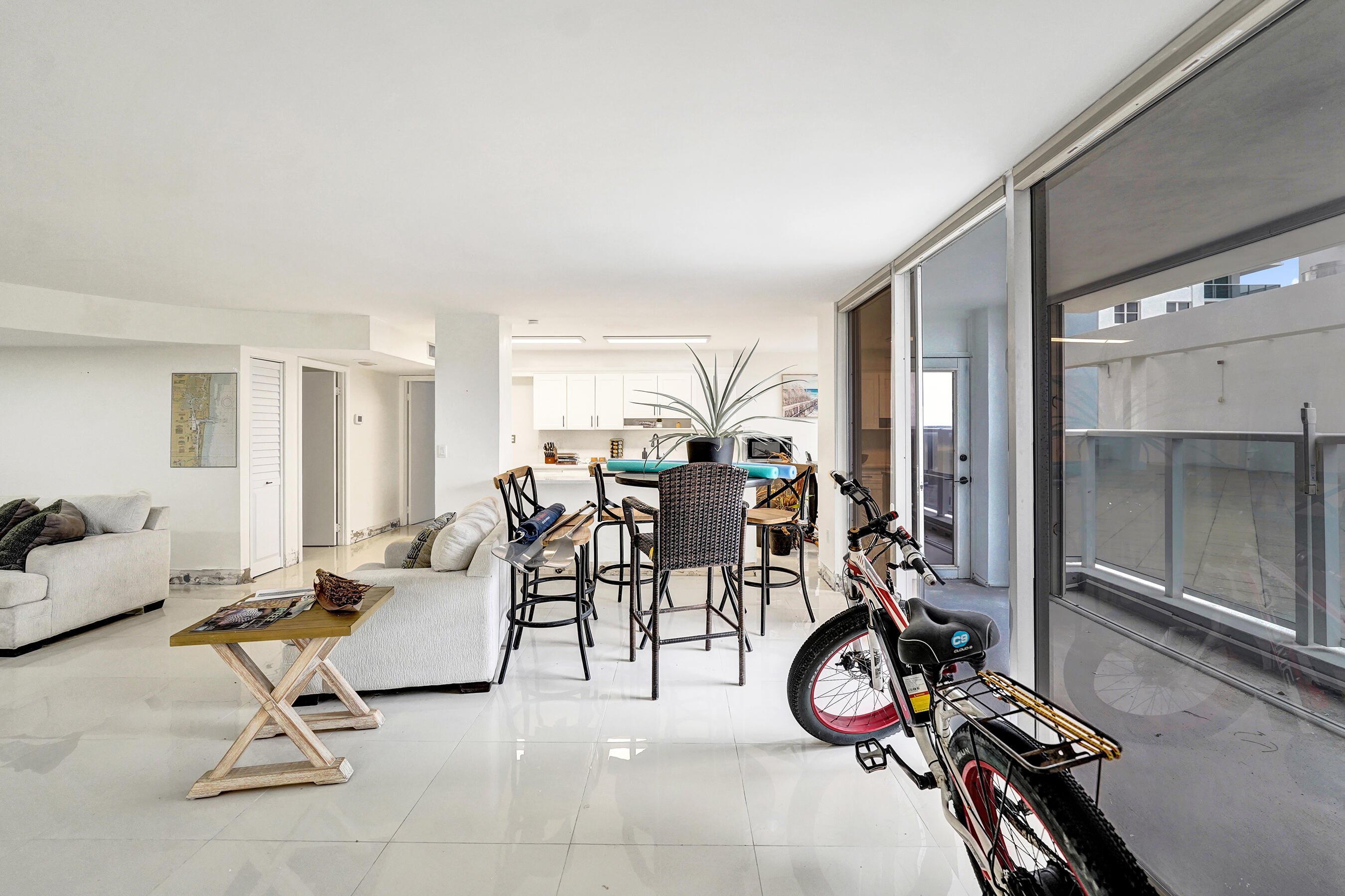 AQUARIUS CONDO - Residential