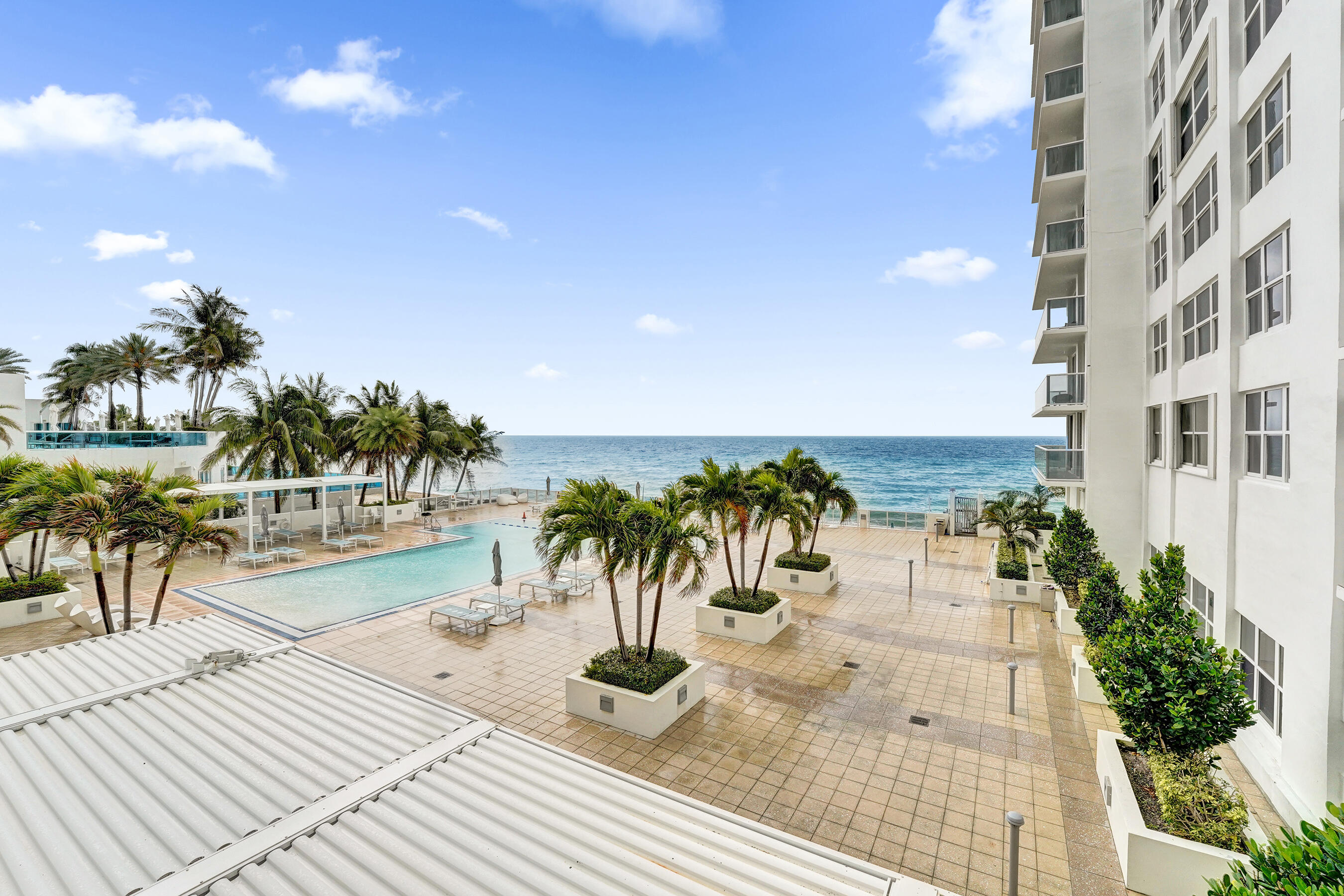 AQUARIUS CONDO - Residential