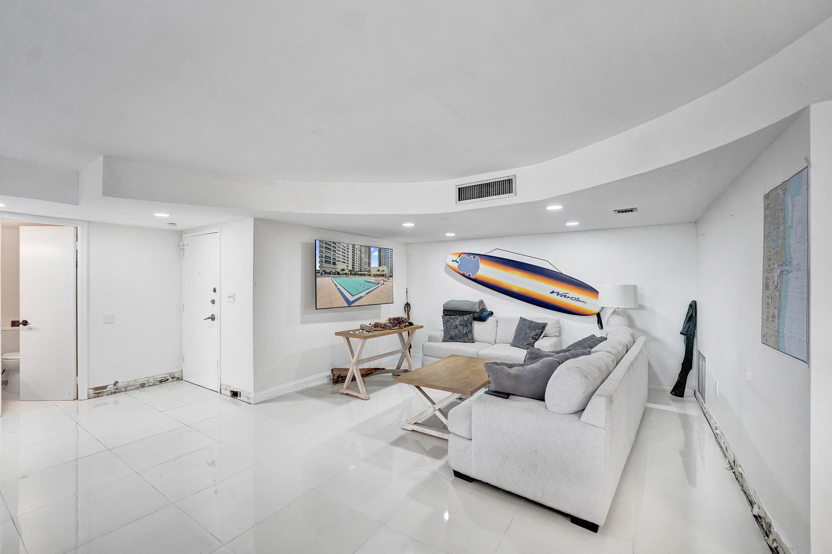 AQUARIUS CONDO - Residential
