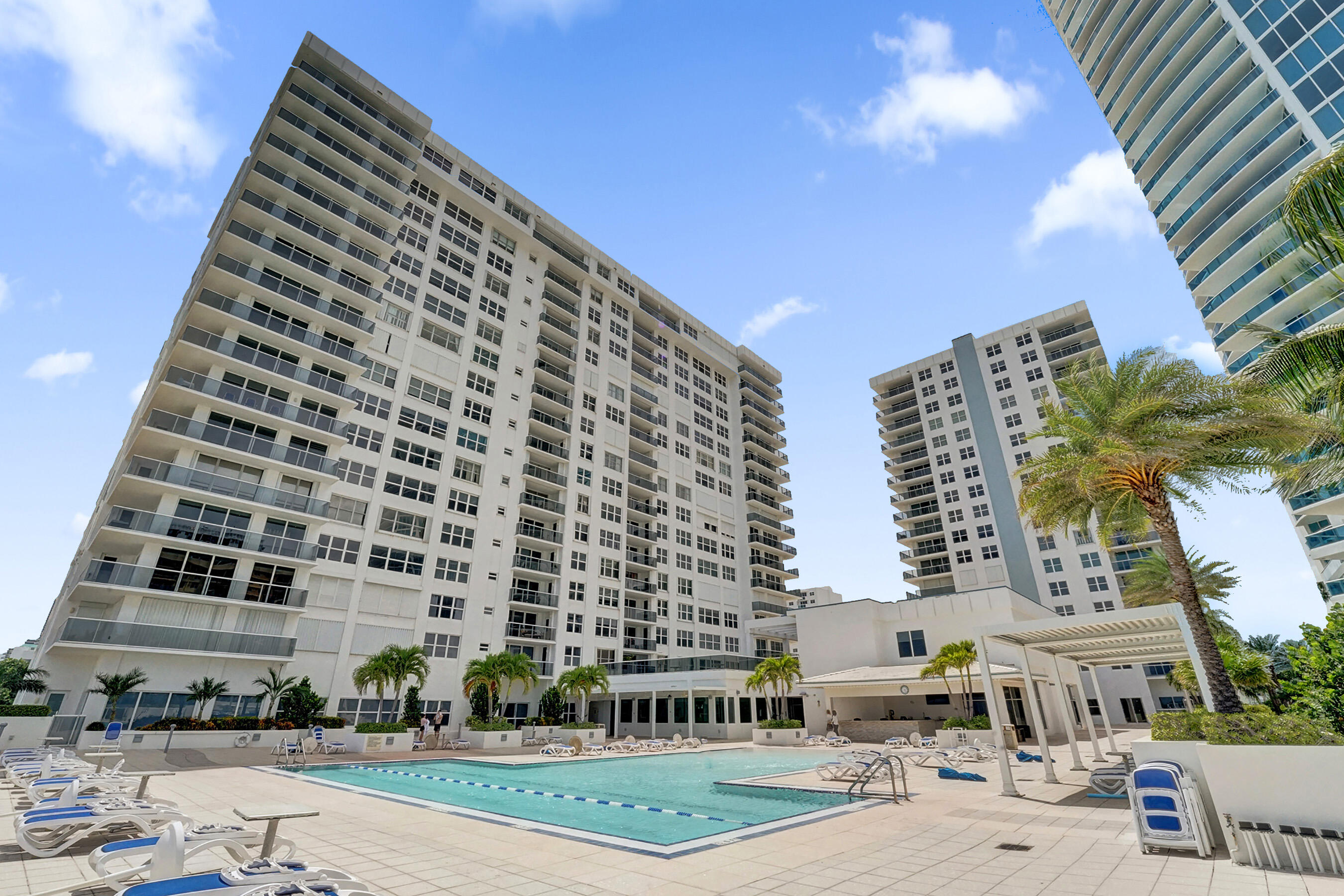 AQUARIUS CONDO - Residential