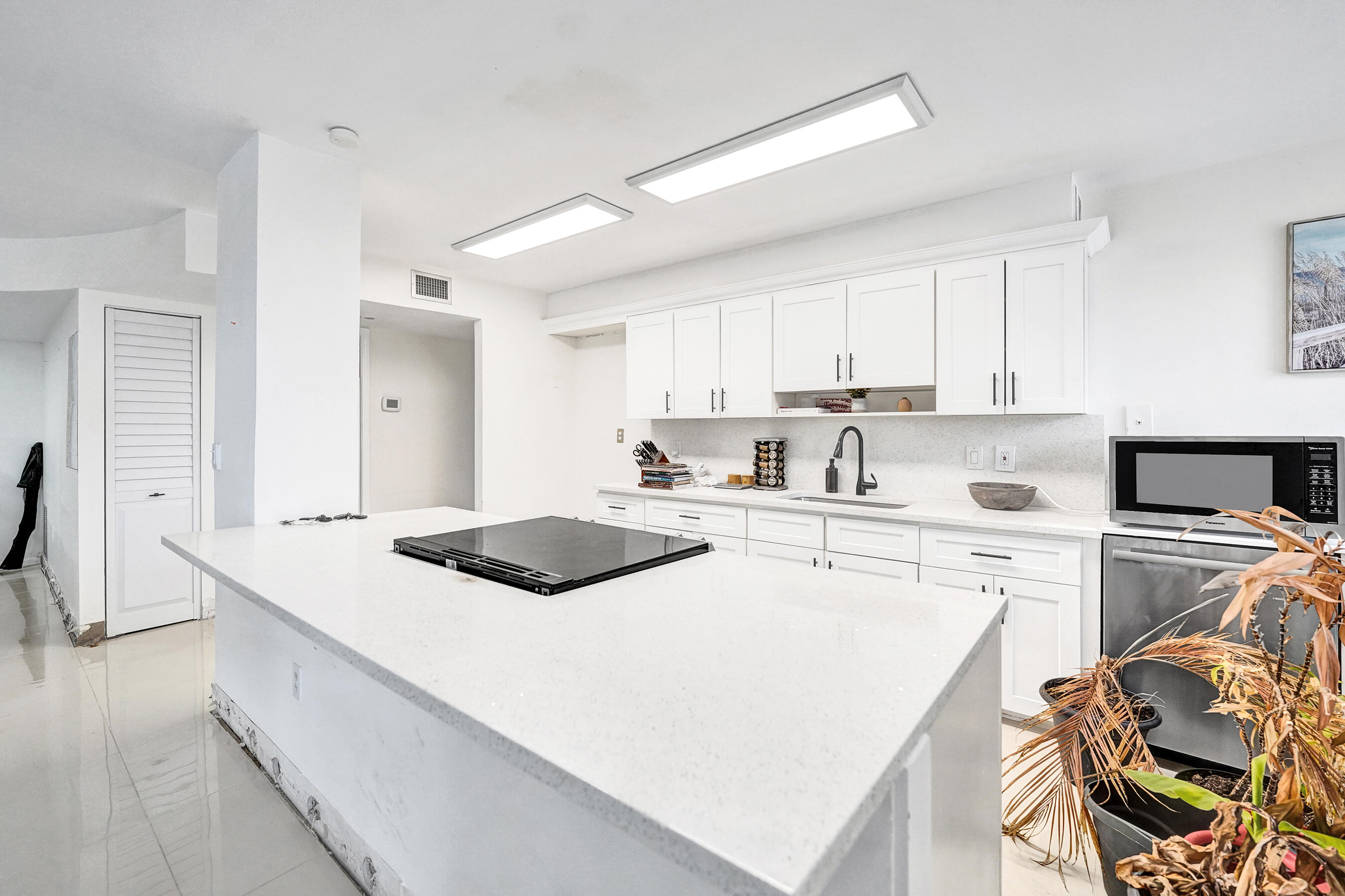 AQUARIUS CONDO - Residential