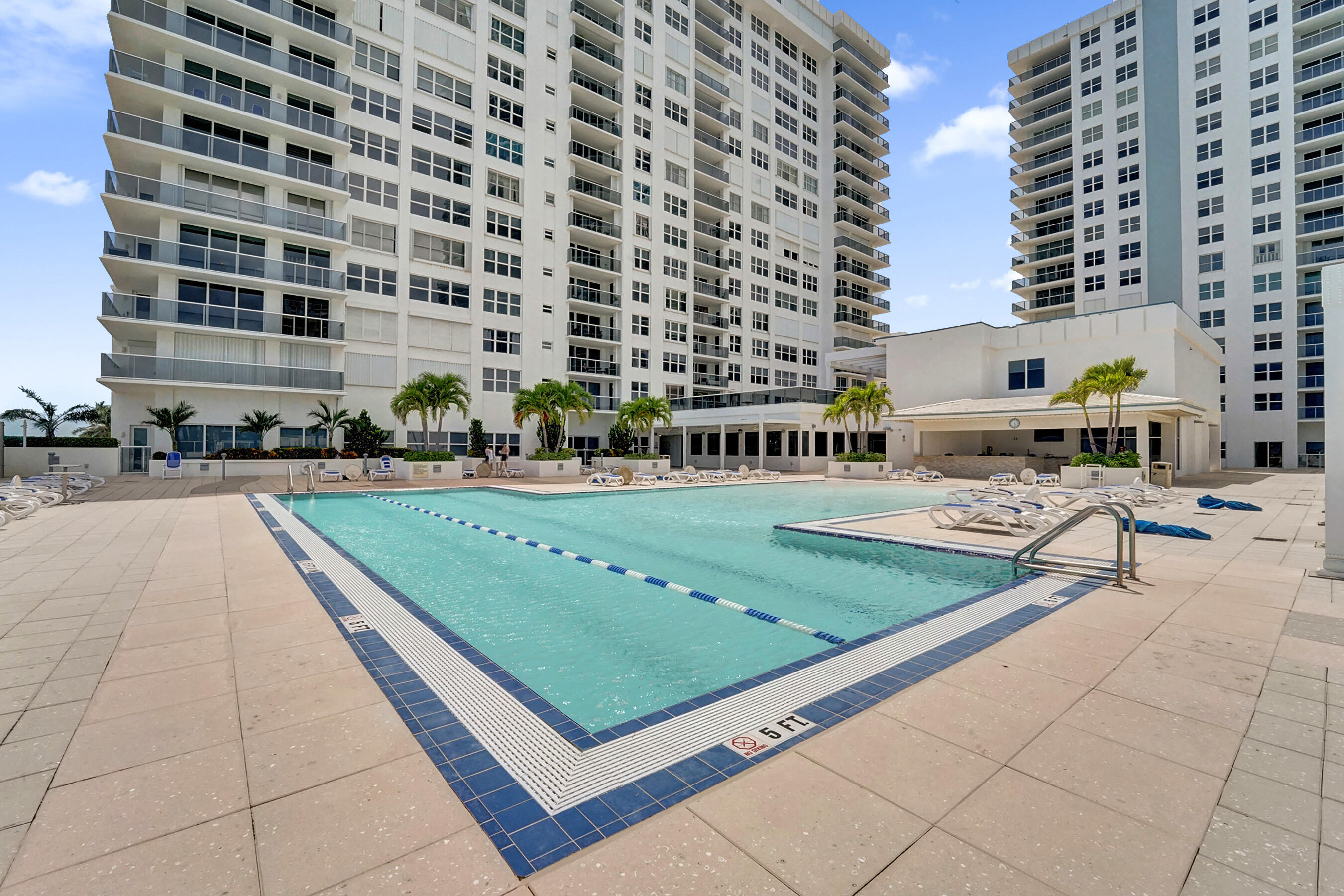 2751 S Ocean Drive 302s