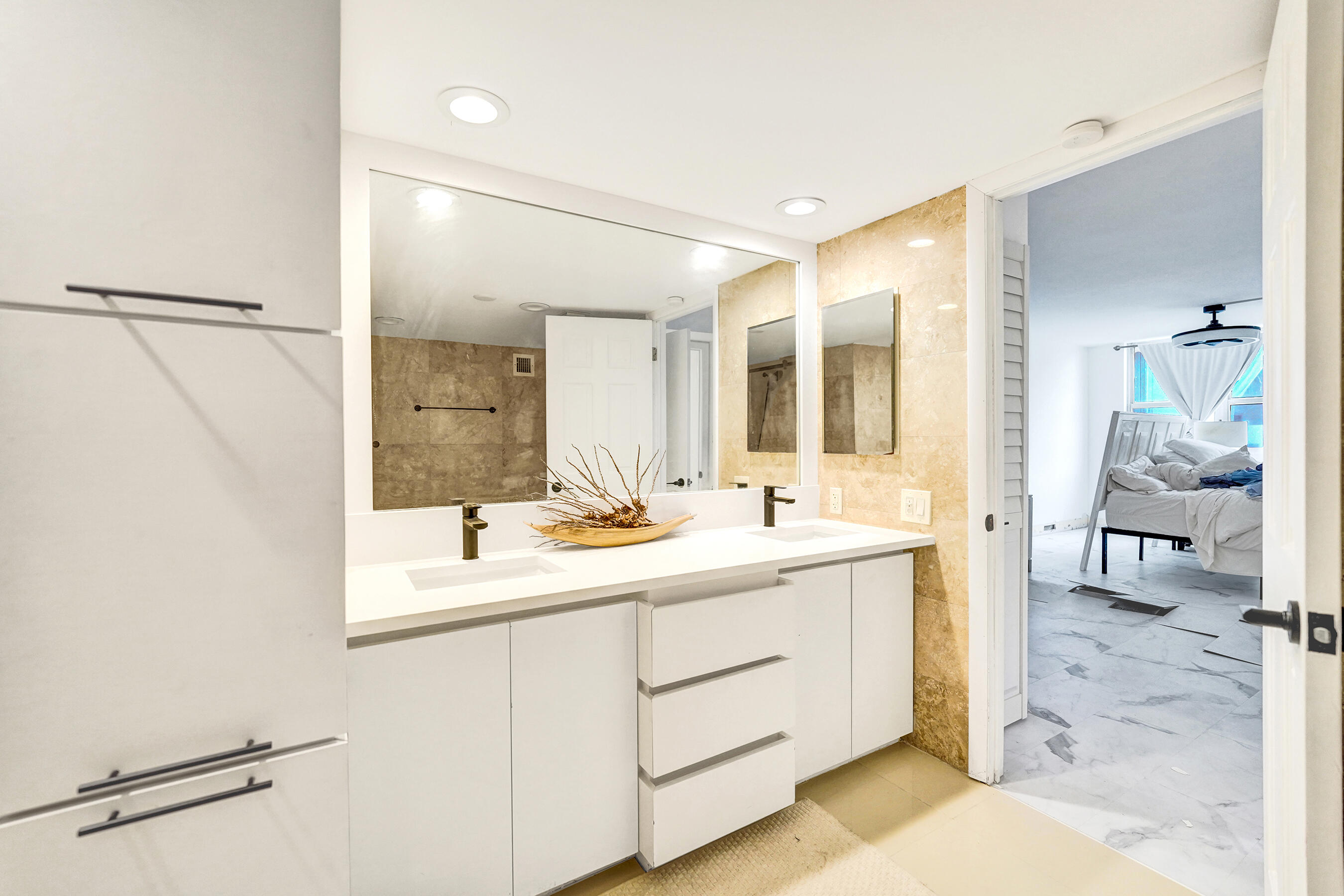 AQUARIUS CONDO - Residential