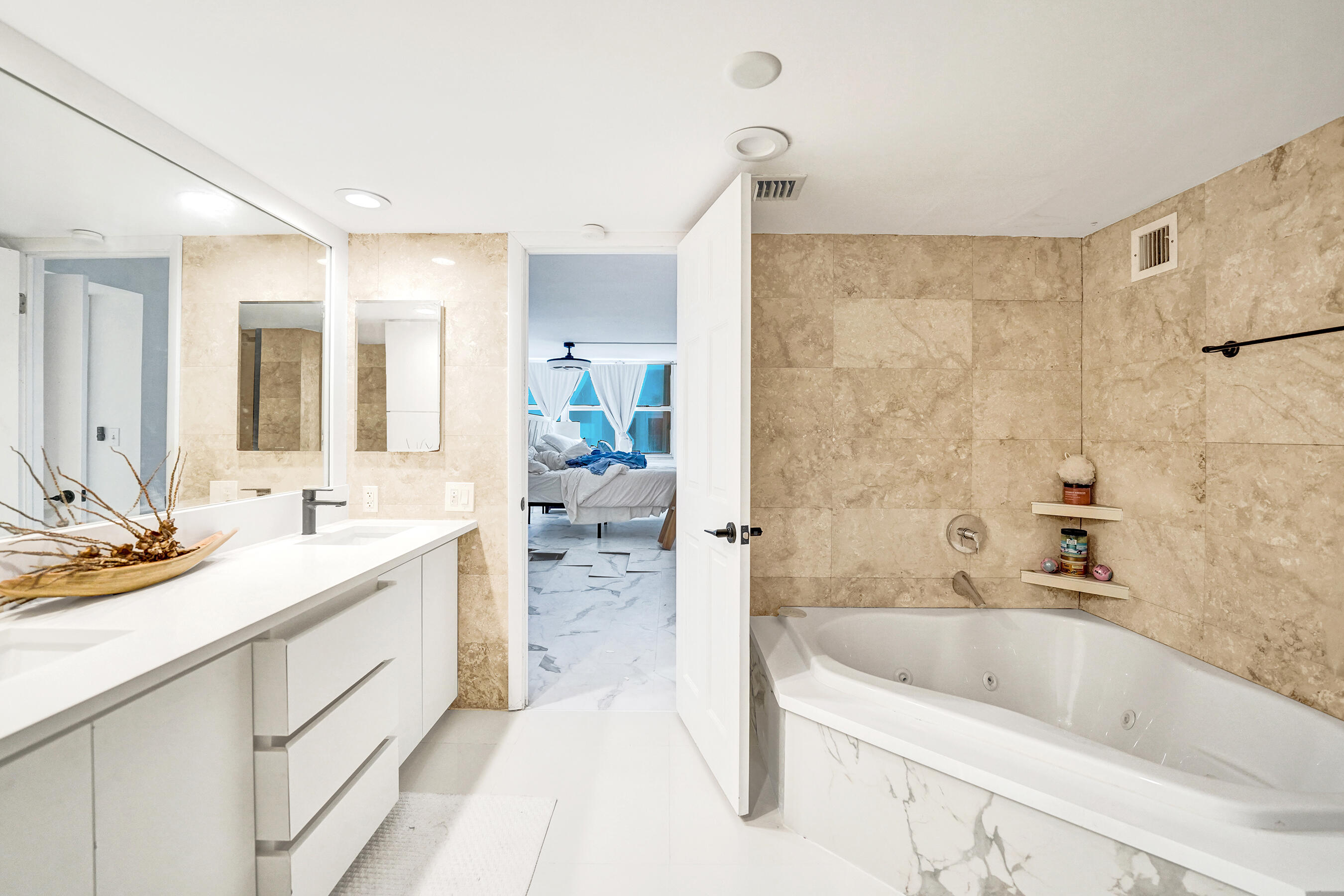 AQUARIUS CONDO - Residential