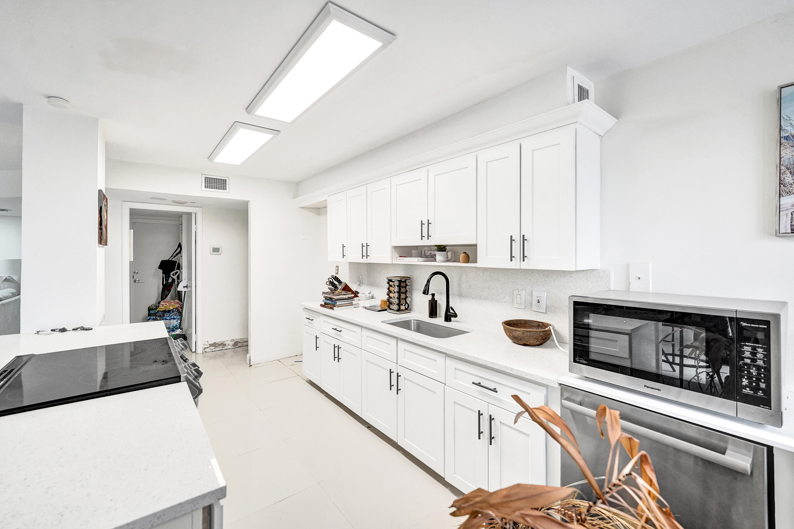 AQUARIUS CONDO - Residential