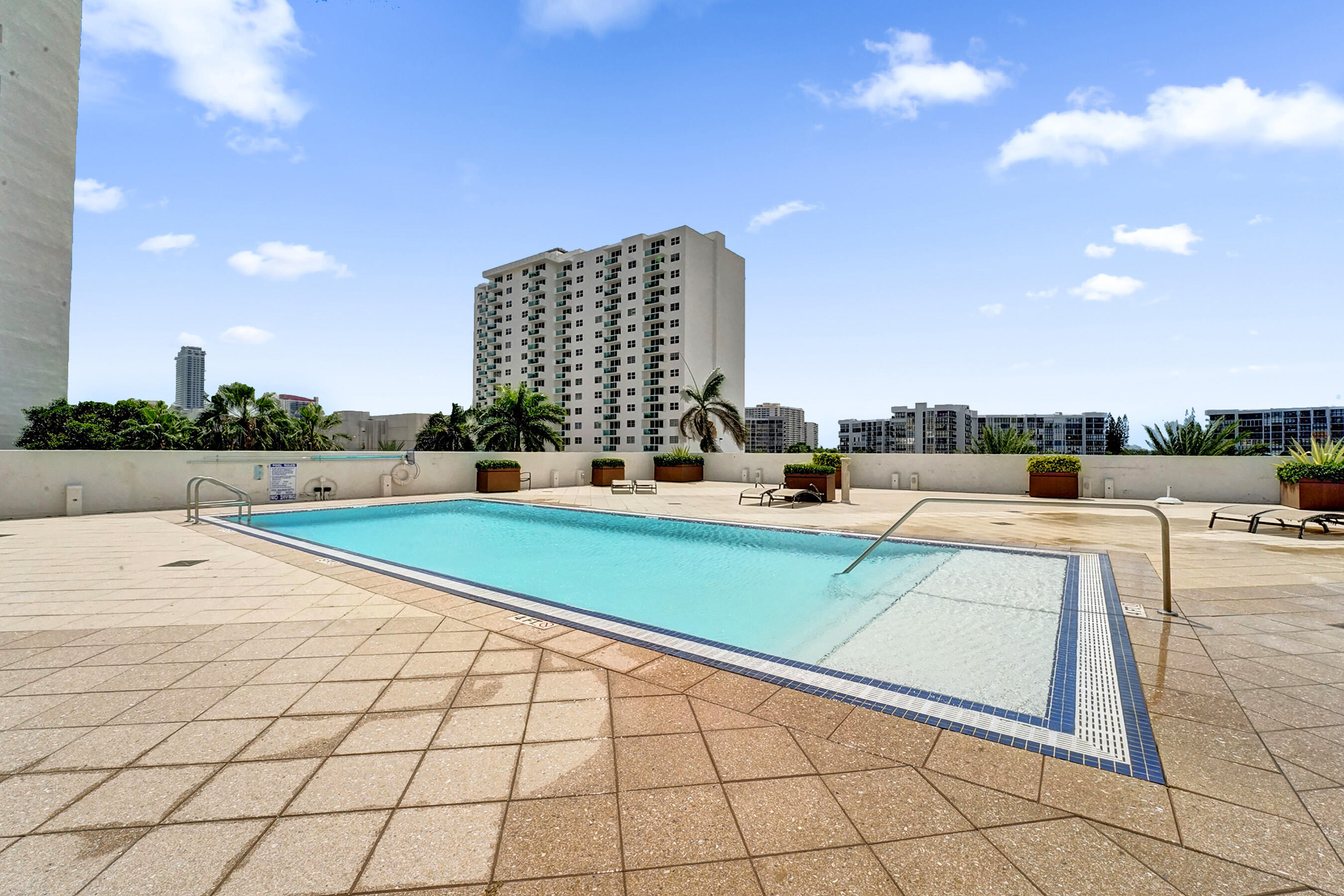 AQUARIUS CONDO - Residential