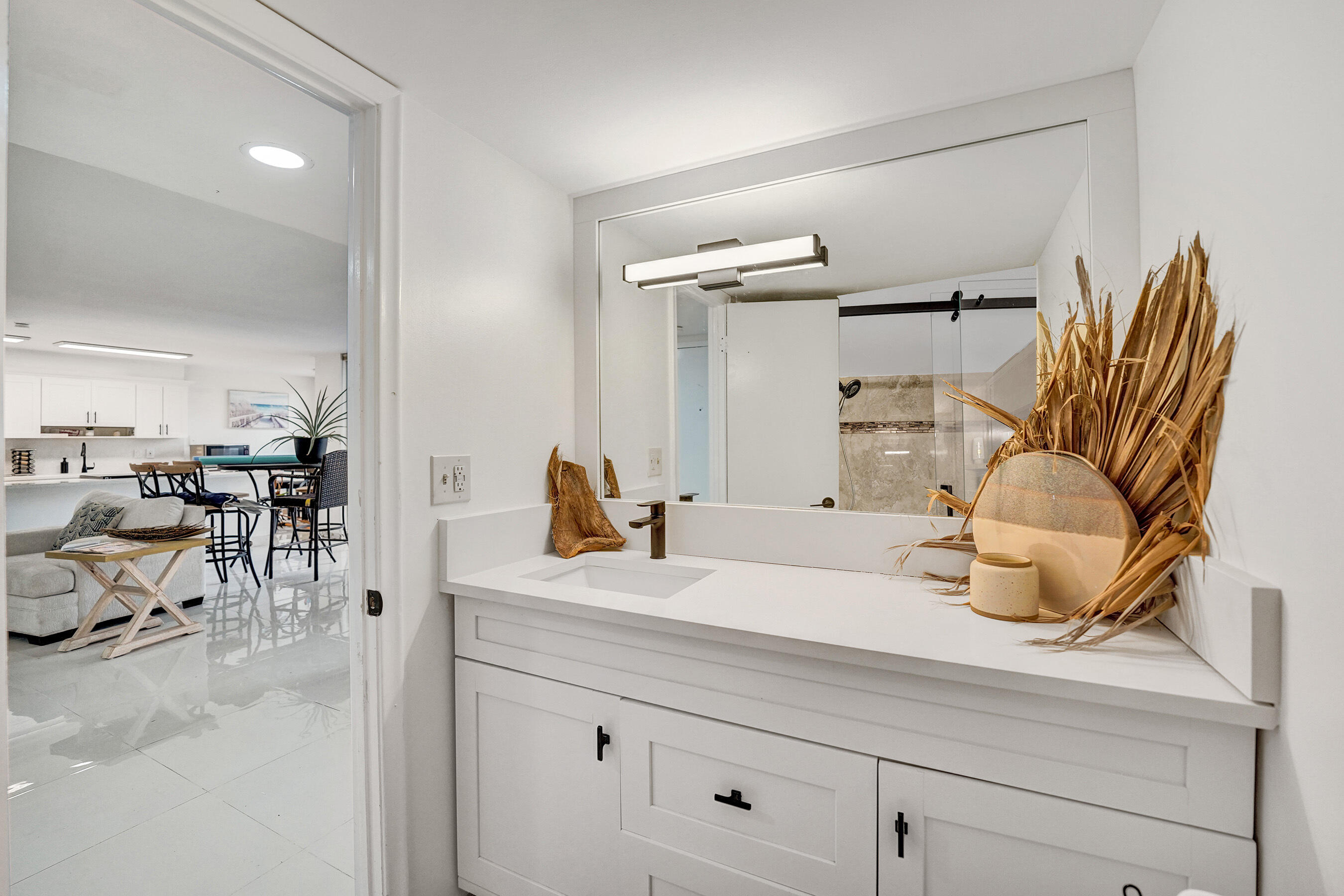 AQUARIUS CONDO - Residential