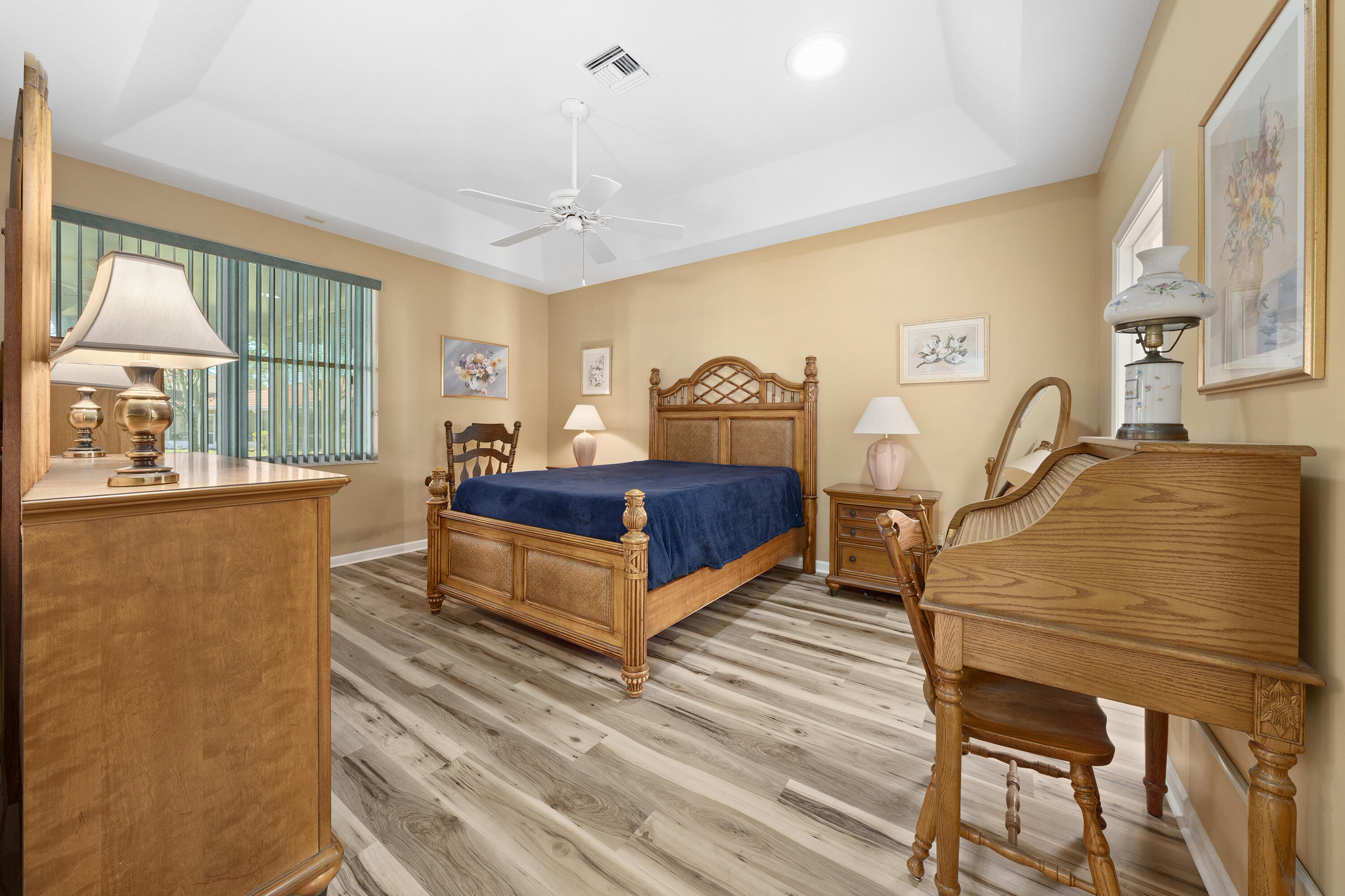 WHISPERING SOUND - Residential